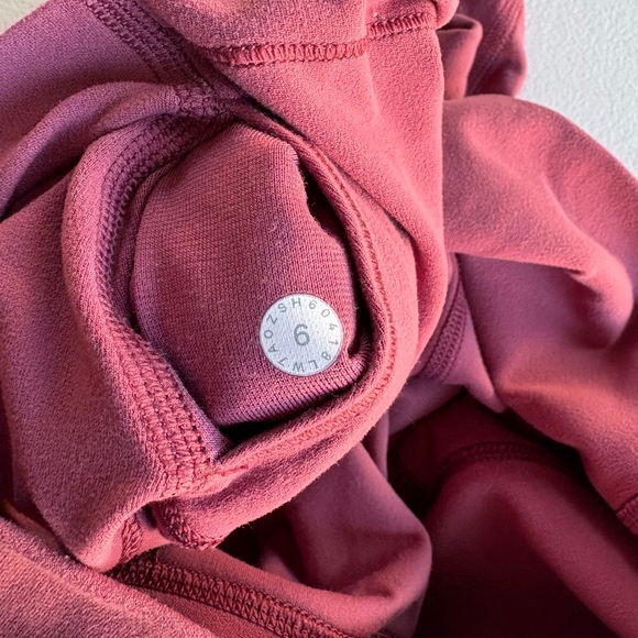 Size 6 LuluLemon Align Pink Shorts - Picture 4 of 6